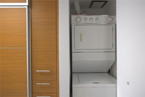 Condo in Miami, Florida  № 2053033 - photo 15