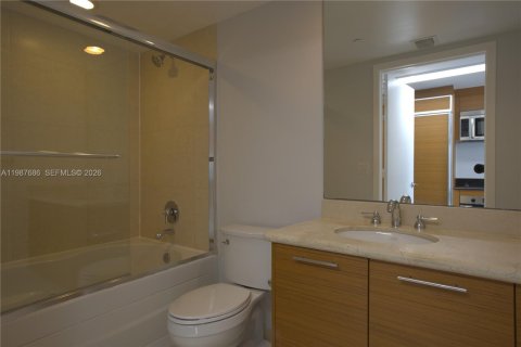 Condo in Miami, Florida  № 2053033 - photo 12