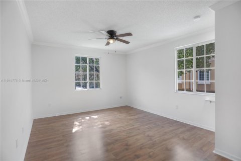 Купить таунхаус в Майами, Флорида 4 комнаты, 79.8м2, № 1979078 - фото 12