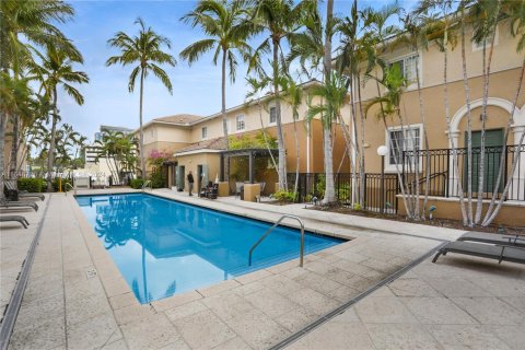 Купить таунхаус в Майами, Флорида 4 комнаты, 79.8м2, № 1979078 - фото 18