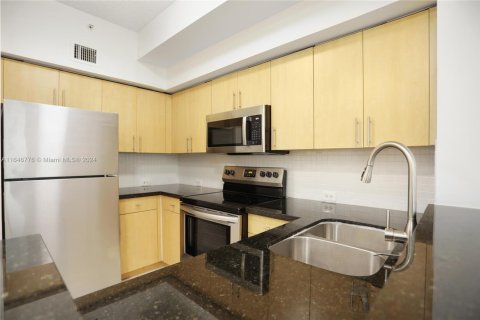 Купить таунхаус в Майами, Флорида 4 комнаты, 79.8м2, № 1979078 - фото 4