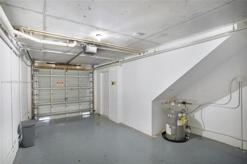 Купить таунхаус в Майами, Флорида 4 комнаты, 79.8м2, № 1979078 - фото 14