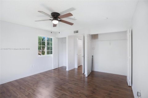 Купить таунхаус в Майами, Флорида 4 комнаты, 79.8м2, № 1979078 - фото 13