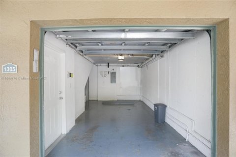 Купить таунхаус в Майами, Флорида 4 комнаты, 79.8м2, № 1979078 - фото 15