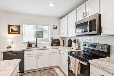 Casa en venta en Groveland, Florida, 4 dormitorios, 158.58 m2 № 2216900 - foto 4