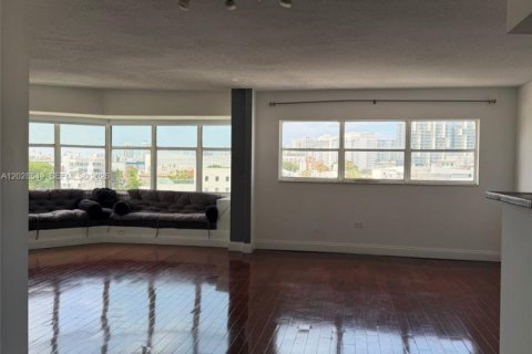 Apartment in Miami Beach, Florida 1 bedroom, 77.11 sq.m. № 2087786 - photo 2