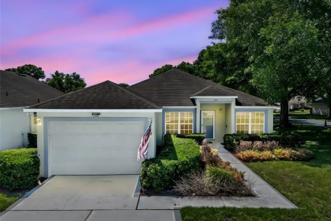 House in Clermont, Florida 2 bedrooms, 123.28 sq.m. № 2302919