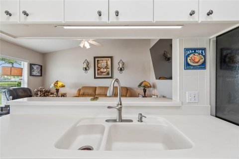 House in Trinity, Florida 2 bedrooms, 148.09 sq.m. № 2222271 - photo 9