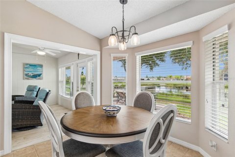 House in Trinity, Florida 2 bedrooms, 148.09 sq.m. № 2222271 - photo 10