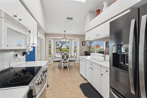 House in Trinity, Florida 2 bedrooms, 148.09 sq.m. № 2222271 - photo 8