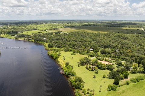 House in LaBelle, Florida 5 bedrooms № 1792497 - photo 3