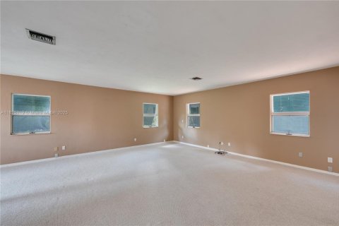 House in LaBelle, Florida 5 bedrooms № 1792497 - photo 7