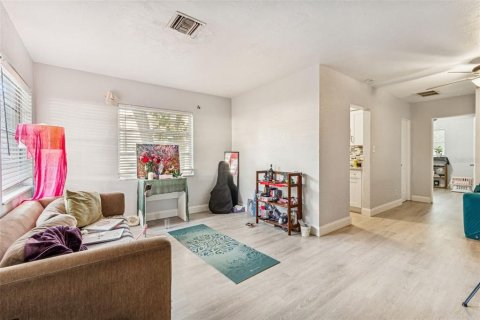 Immobilier commercial à vendre à Saint Petersburg, Floride: 107.02 m2 № 2204131 - photo 7
