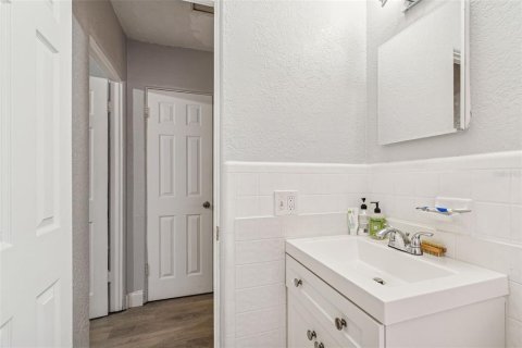 Immobilier commercial à vendre à Saint Petersburg, Floride: 107.02 m2 № 2204131 - photo 17