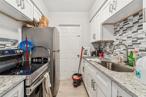 Immobilier commercial à vendre à Saint Petersburg, Floride: 107.02 m2 № 2204131 - photo 14