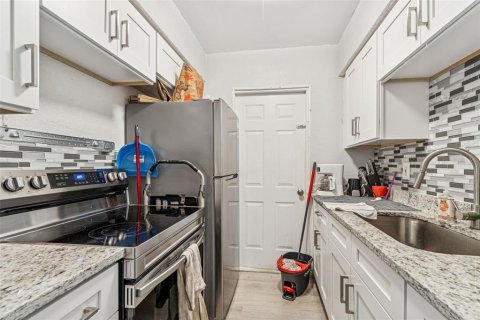 Immobilier commercial à vendre à Saint Petersburg, Floride: 107.02 m2 № 2204131 - photo 13