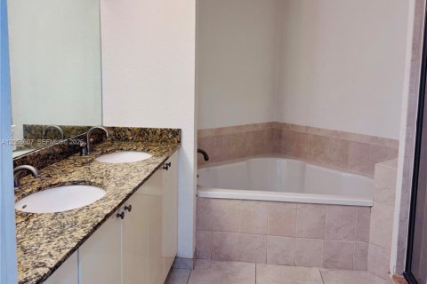 Copropriété à louer à Hollywood, Floride: 1 chambre, 83.52 m2 № 2168772 - photo 10