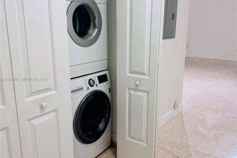 Copropriété à louer à Hollywood, Floride: 1 chambre, 83.52 m2 № 2168772 - photo 6