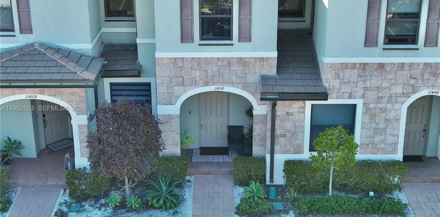 Таунхаус в Хайалиа, Флорида 3 спальни, 131.18м2 № 2025262