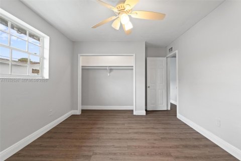 Apartamento en alquiler en Sweetwater, Florida, 2 dormitorios, 168.71 m2 № 1991497 - foto 19