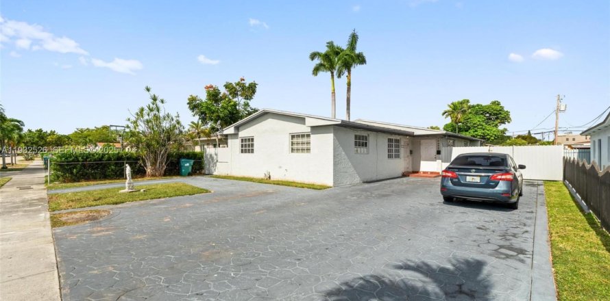 Apartamento en Sweetwater, Florida 2 dormitorios, 168.71 m2 № 1991497