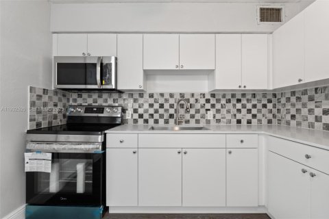 Apartamento en alquiler en Sweetwater, Florida, 2 dormitorios, 168.71 m2 № 1991497 - foto 10