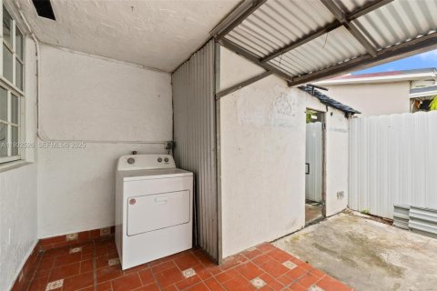 Apartamento en alquiler en Sweetwater, Florida, 2 dormitorios, 168.71 m2 № 1991497 - foto 14