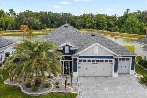 House in The Villages, Florida 3 bedrooms, 211.26 sq.m. № 2362275