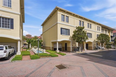 Condo à Tampa, Floride, 2 chambres  № 2107893