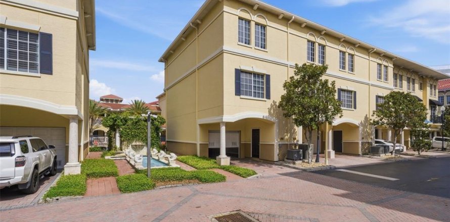 Condo in Tampa, Florida, 2 bedrooms № 2107893