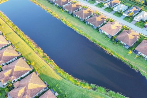 Villa ou maison à vendre à Fort Myers, Floride: 3 chambres, 141.68 m2 № 2050616 - photo 3