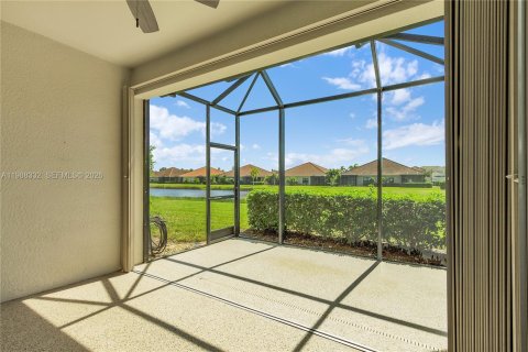 Villa ou maison à vendre à Fort Myers, Floride: 3 chambres, 141.68 m2 № 2050616 - photo 4