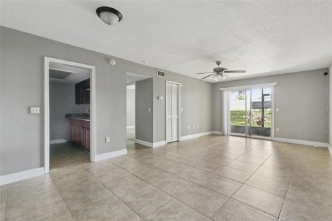 Condo in Altamonte Springs, Florida, 2 bedrooms № 2142848 - photo 11