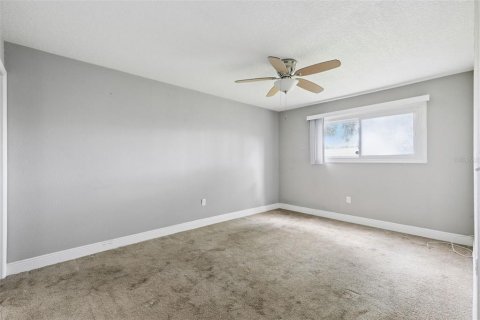 Condo in Altamonte Springs, Florida, 2 bedrooms № 2142848 - photo 18