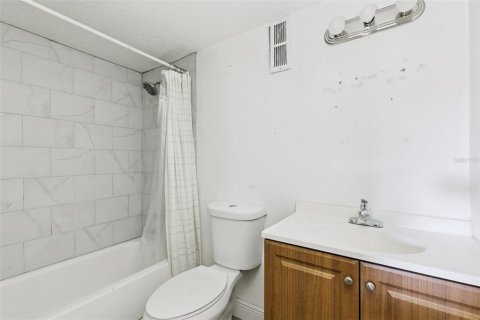 Condo in Altamonte Springs, Florida, 2 bedrooms № 2142848 - photo 21
