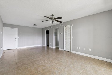 Condo in Altamonte Springs, Florida, 2 bedrooms № 2142848 - photo 14