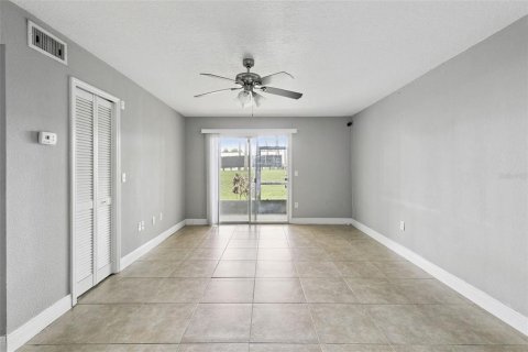 Condo in Altamonte Springs, Florida, 2 bedrooms № 2142848 - photo 23