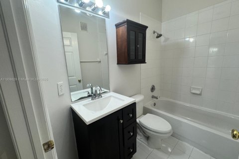 Apartment in Doral, Florida 3 bedrooms, 117.06 sq.m. № 1962989 - photo 12