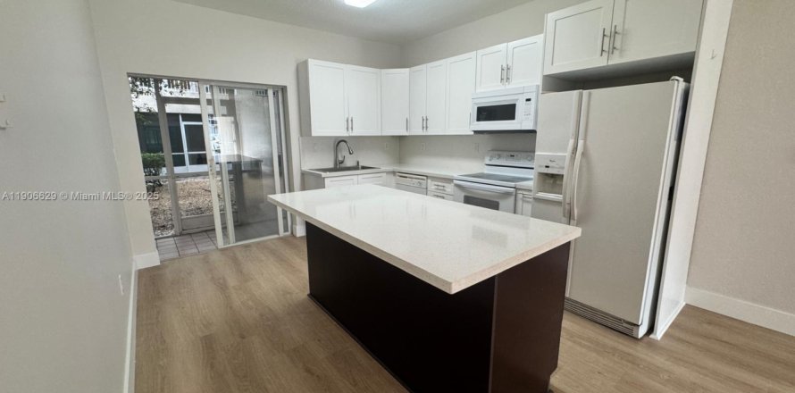 Apartment in Doral, Florida 3 bedrooms, 117.06 sq.m. № 1962989