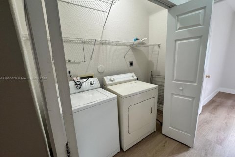 Apartment in Doral, Florida 3 bedrooms, 117.06 sq.m. № 1962989 - photo 10