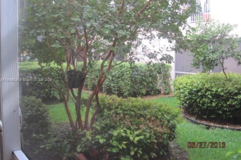 Apartment in Doral, Florida 3 bedrooms, 117.06 sq.m. № 1962989 - photo 11