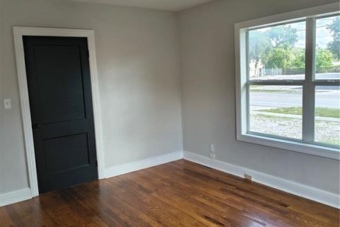 Commercial property in Lakeland, Florida 85.93 sq.m. № 2148517 - photo 9