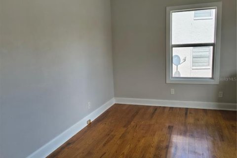 Commercial property in Lakeland, Florida 85.93 sq.m. № 2148517 - photo 3