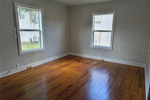 Commercial property in Lakeland, Florida 85.93 sq.m. № 2148517 - photo 5