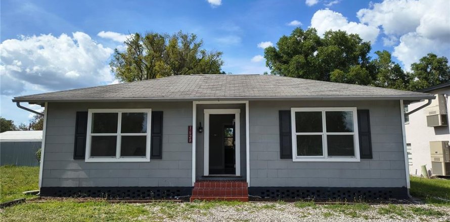 Commercial property in Lakeland, Florida 85.93 sq.m. № 2148517