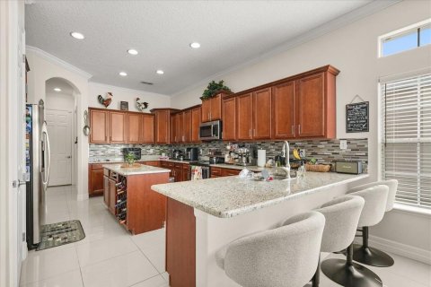 House in Orlando, Florida 4 bedrooms, 303.98 sq.m. № 2267452 - photo 4