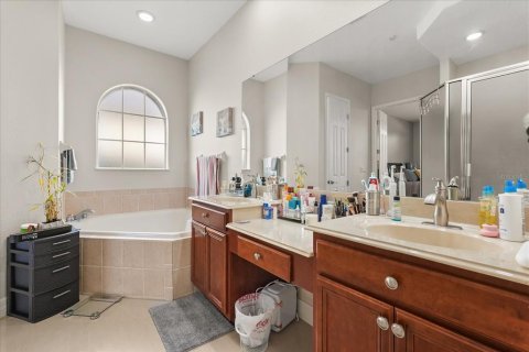 House in Orlando, Florida 4 bedrooms, 303.98 sq.m. № 2267452 - photo 30