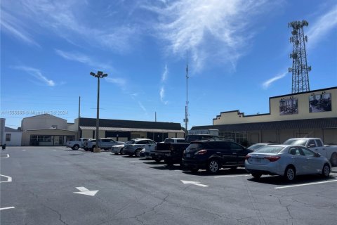 Купить коммерческую недвижимость в Клуистон, Флорида № 1977568 - фото 17