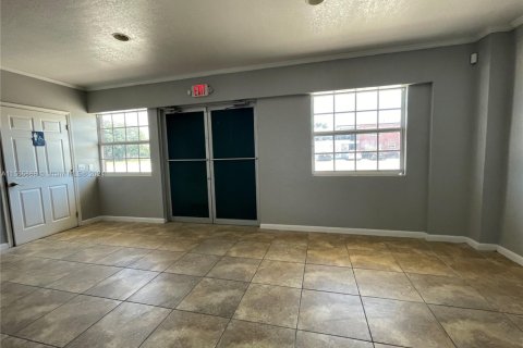 Купить коммерческую недвижимость в Клуистон, Флорида № 1977568 - фото 27