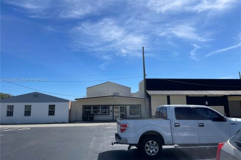 Купить коммерческую недвижимость в Клуистон, Флорида № 1977568 - фото 5